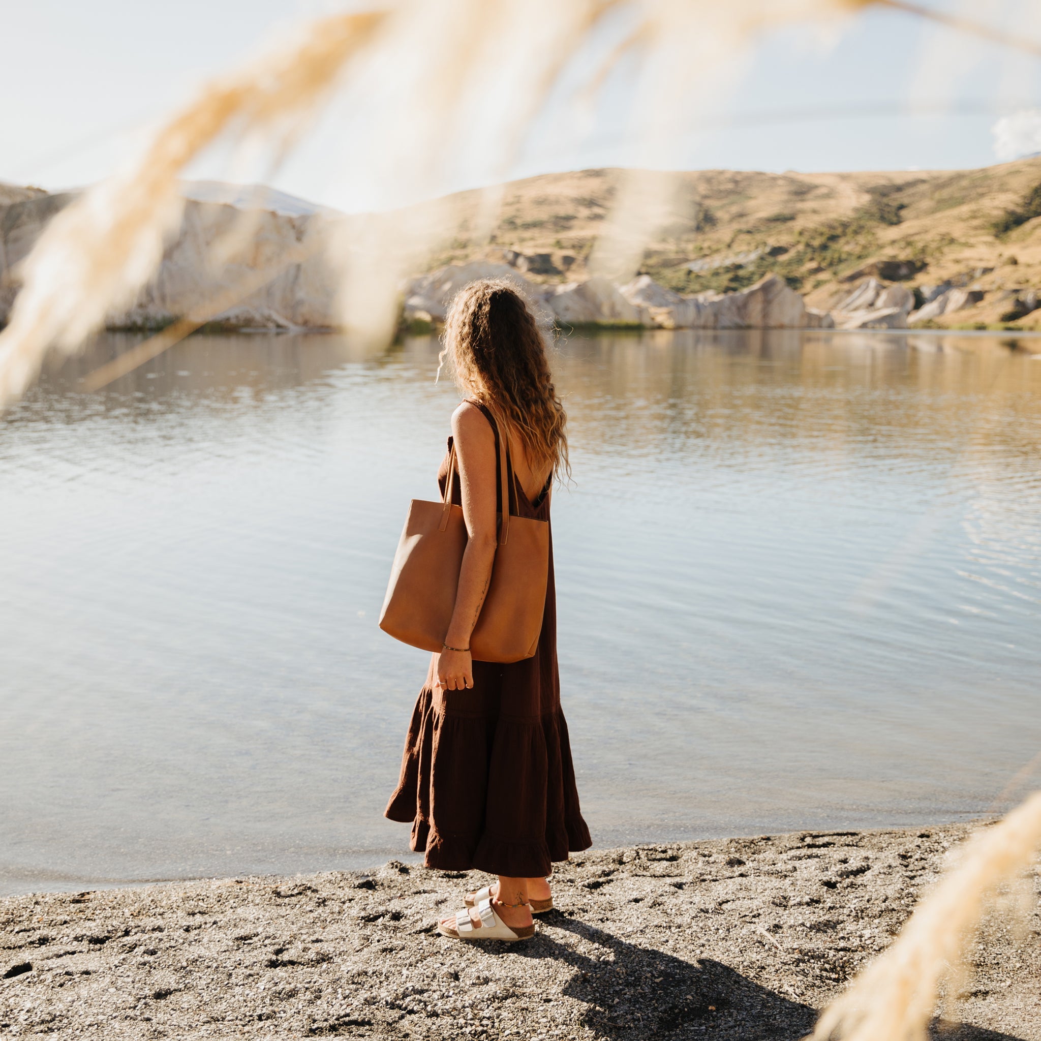 Bri Raw Edged Tote in Tan or Black by Duffle&Co