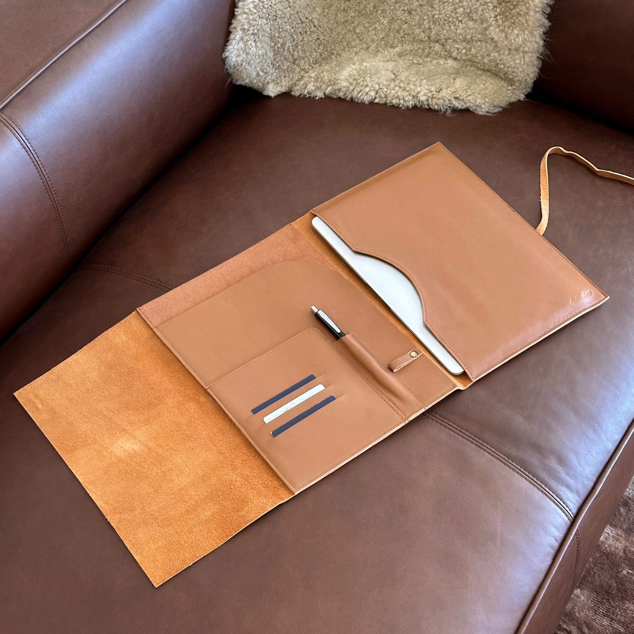 A4 Lewis Leather Folder in Black or Tan by Duffle&Co
