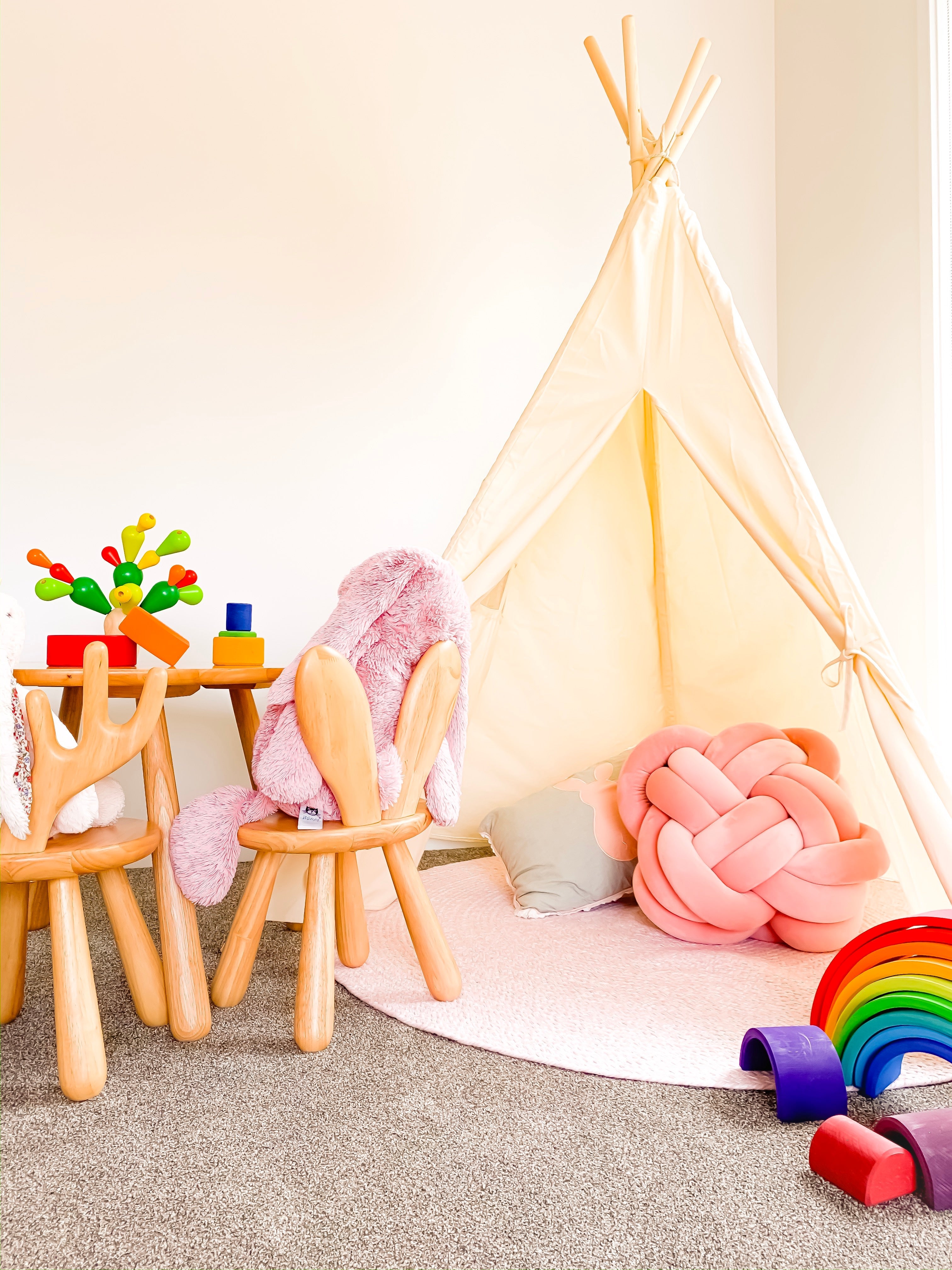 Solid Wood Kids Furniture Zoo Round Table