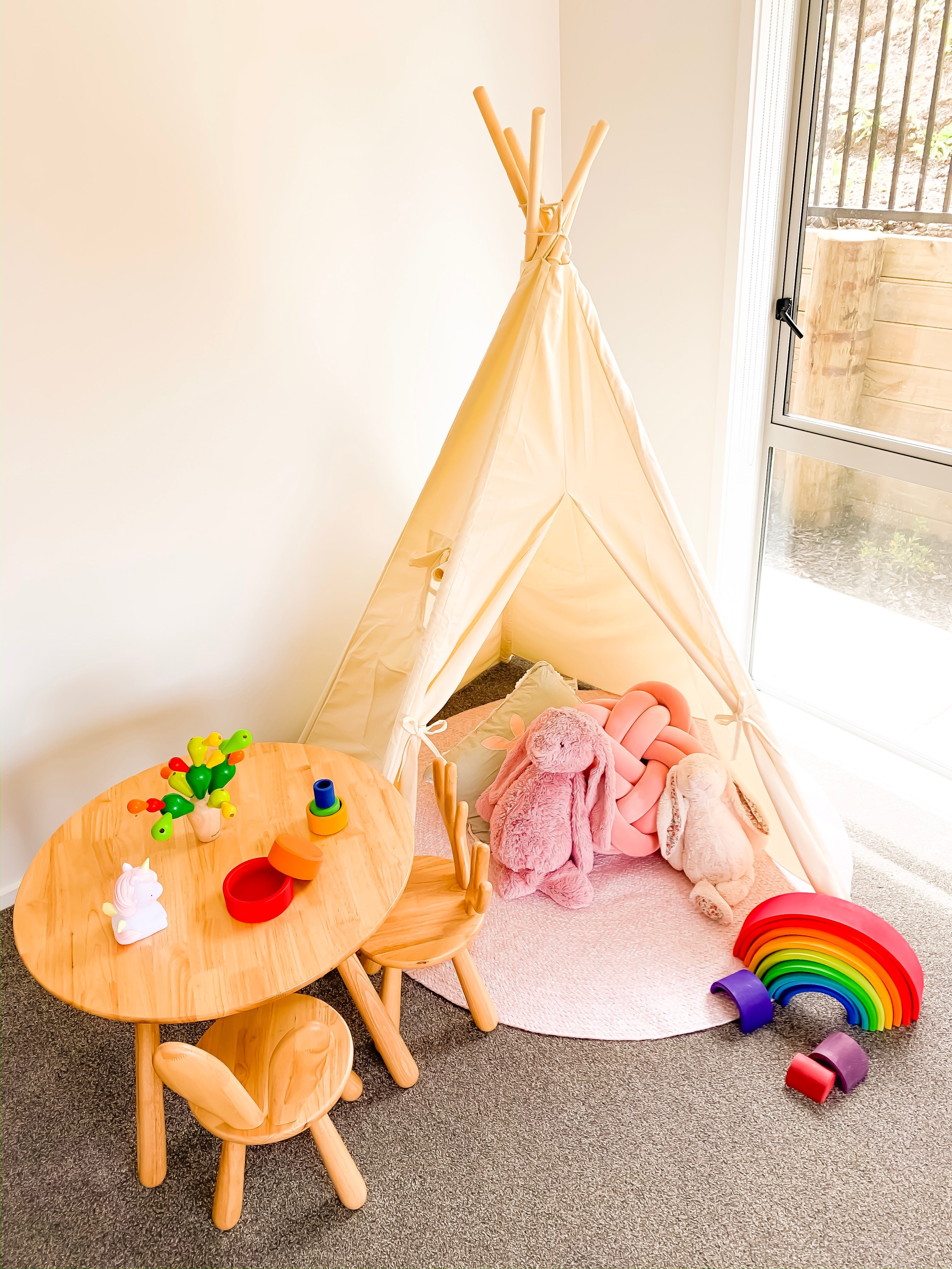 Solid Wood Kids Furniture Zoo Round Table